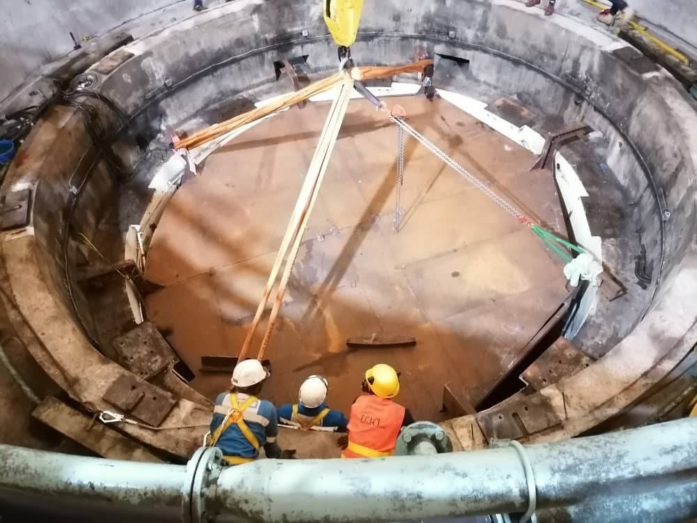 Levage et manutention dans la chambre de turbine